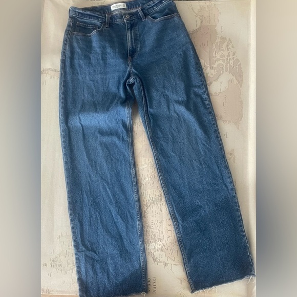 Abercrombie & Fitch High Rise 90s Relaxed Jean - Picture 2 of 16